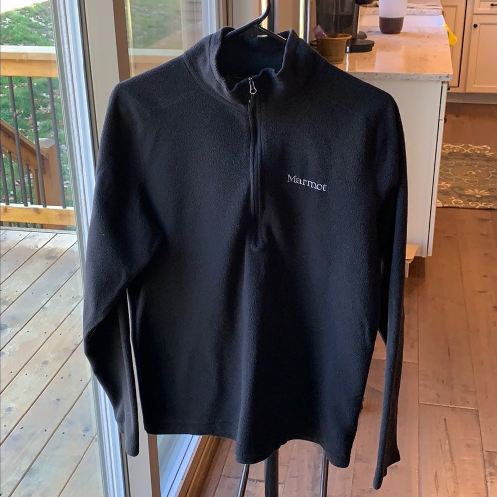 Marmot polarizes men’s medium fleece 1/4 zip.Black